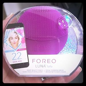 Foreo smart beauty coach/facial cleansing brush